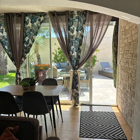 Apartment Cosy Avec Piscine ,parking Et Jardin